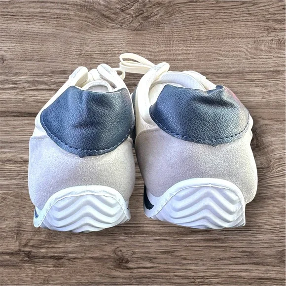 It is Well Boutique Lightweight Fashion Sneakers; size 40 (US 8) - Picture 4 of 7